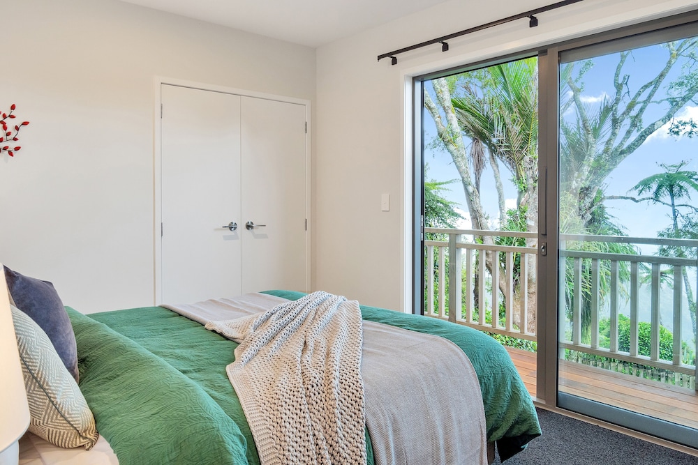 Spectacular Hilltop Retreat near Piha view 5