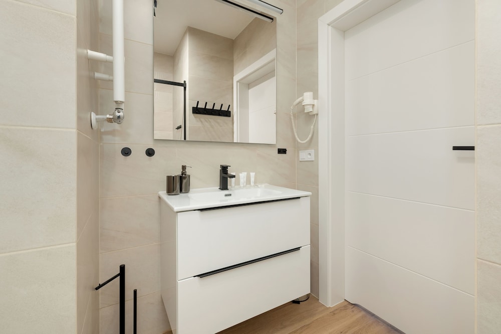 Morska Apartment With Spa by Renters