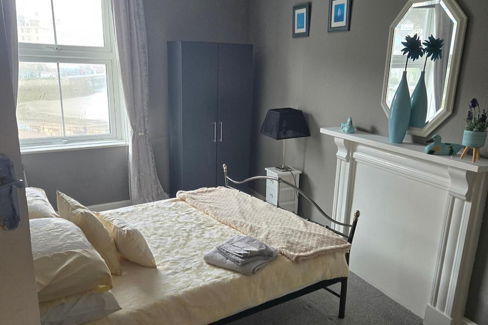 Seaview 2 Bedroom Apartment Sleeps 4
