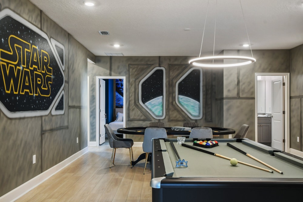 Luxurious 15br Villa With Lake View & Game/theater