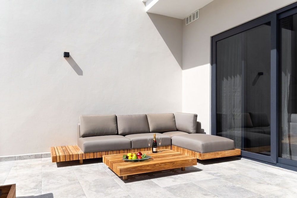 NEW Lux 4BR Villa w Private Pool Walk to Beach