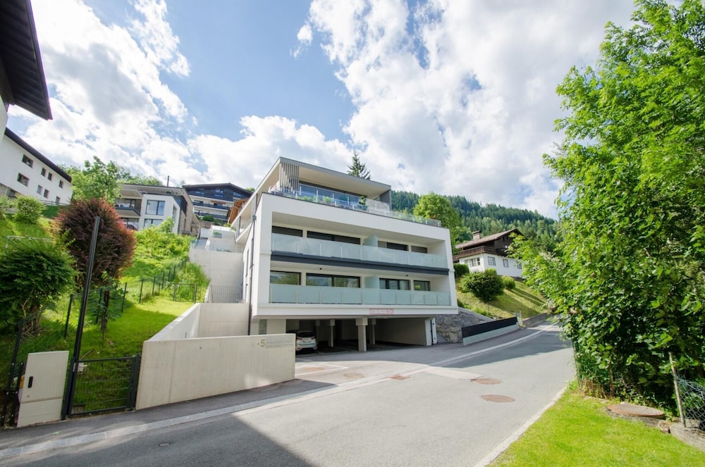 Superb Alpine Lodges Zell am See 6-8pax
