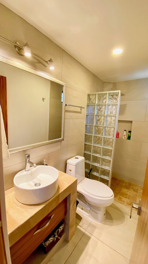 Ajijic 1 Bedroom Guesthouse -walk To Everything -patio -bikes - Pickleball Court