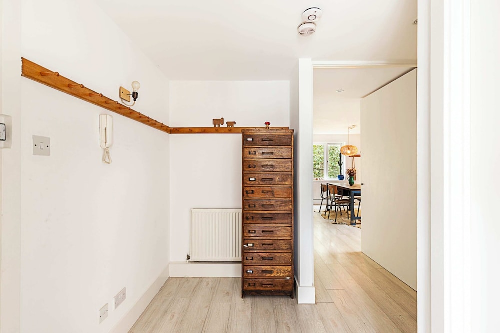 Tranquil 2 Bedroom Apartment in East London