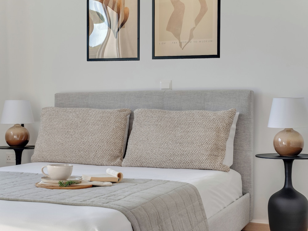 Sanders Palama - Nice 2-bdr. Apt. With Balcony