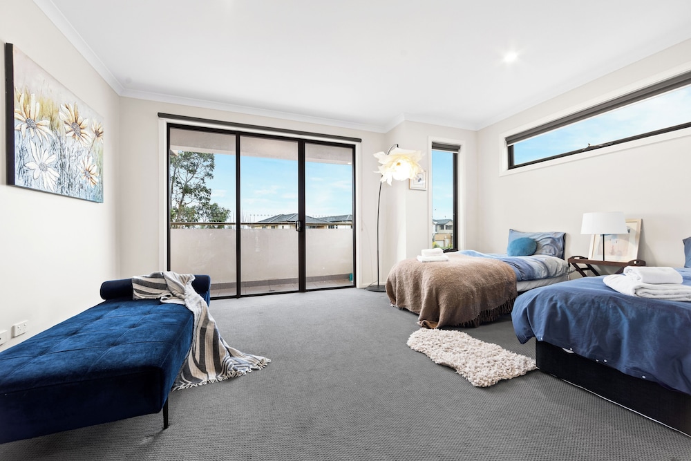 golf pool 2B House in point cook VIC