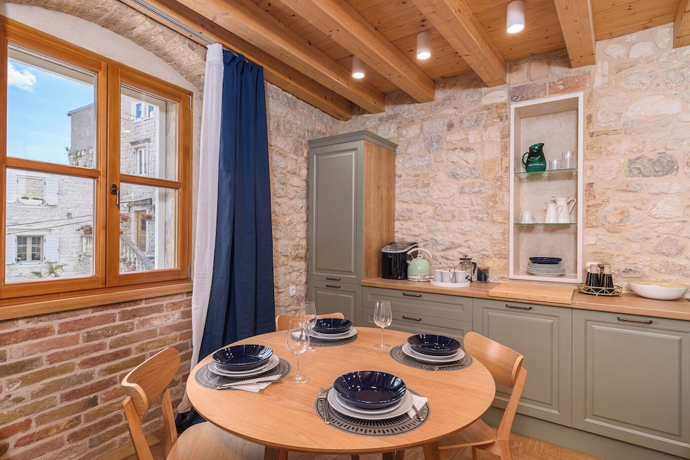 Oleander Center Suites