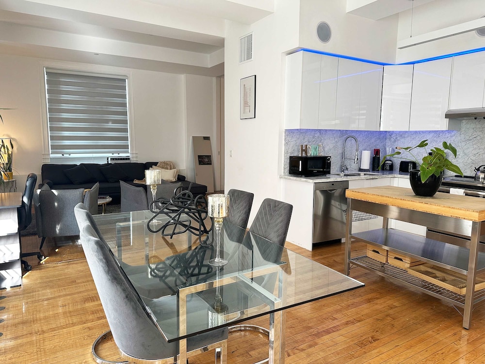 Stylish XL 2br/2ba At HWH by Oneluxstay