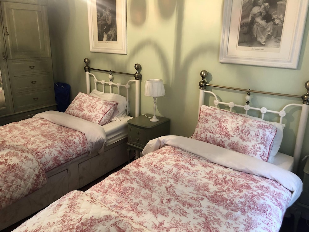 Brookhall Cottages