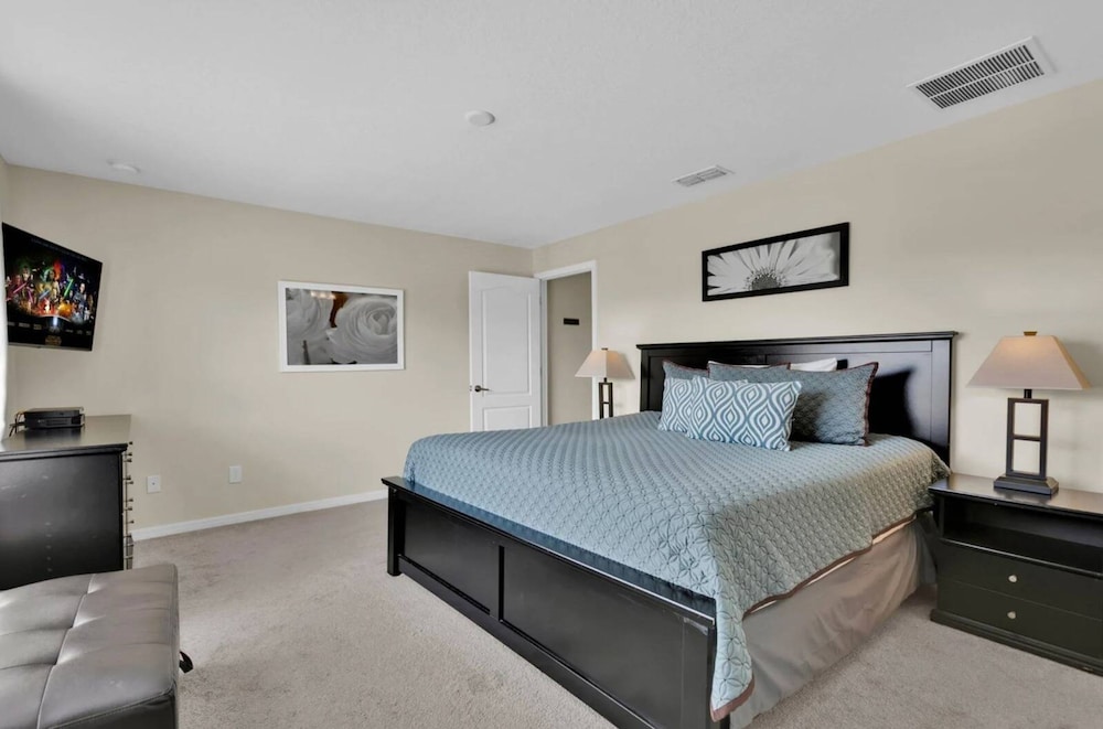 Amazing 4 Bedrooms 3 Bath Sleeps 10