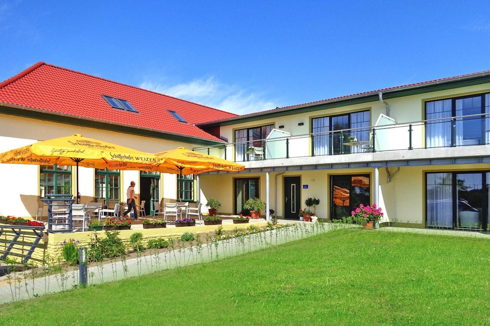 Aparthotel by Lake Heidensee With Boat Rentals