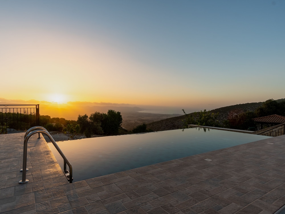 Sanders View - Cozy 3-bdr Villa With Infinity Pool