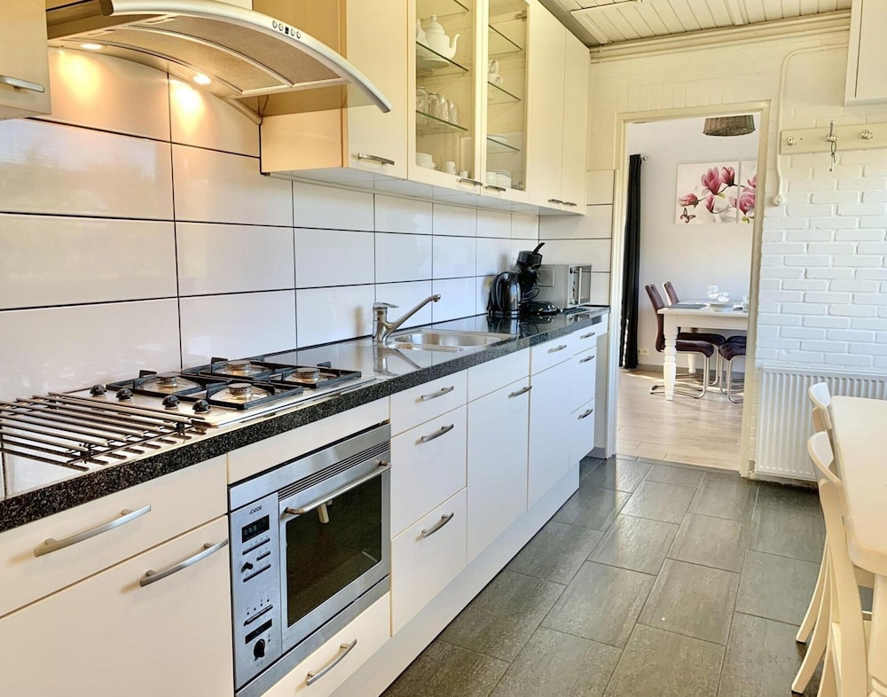 Renovated Bungalow With Garden