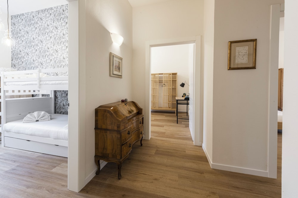 Salutati Apartments by MMega
