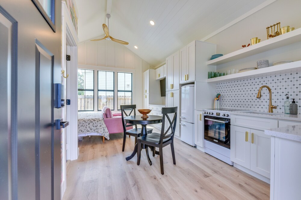 Walk to Laguna Beach: Modern Studio in Pcb!