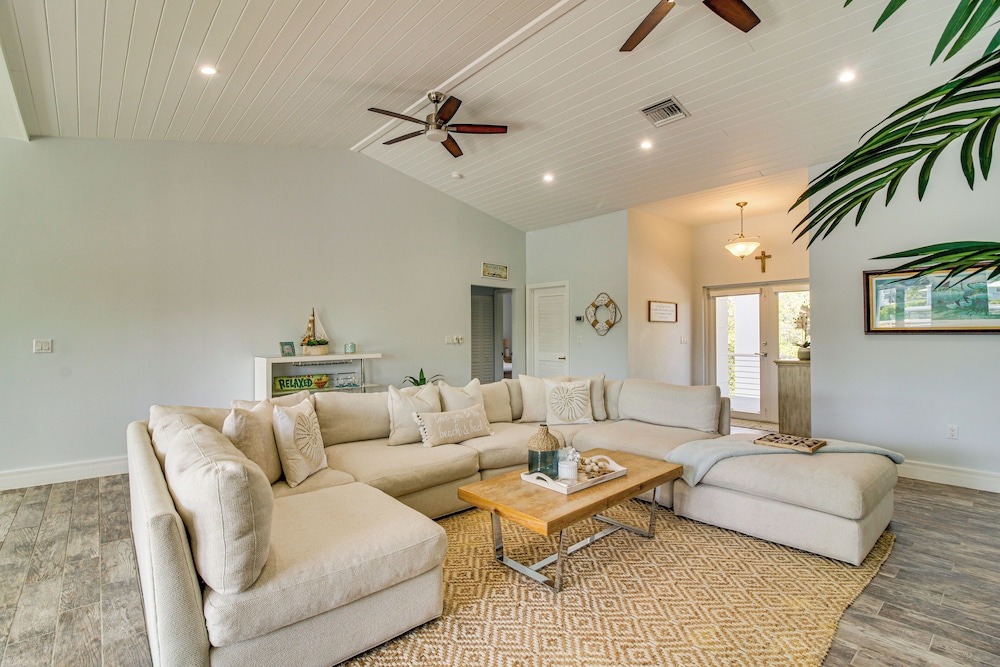 < 1 Mi to Pennekamp State Park: Luxe Home w/ Dock!