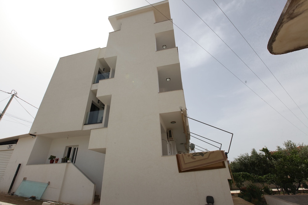 Irdi Aparthotel