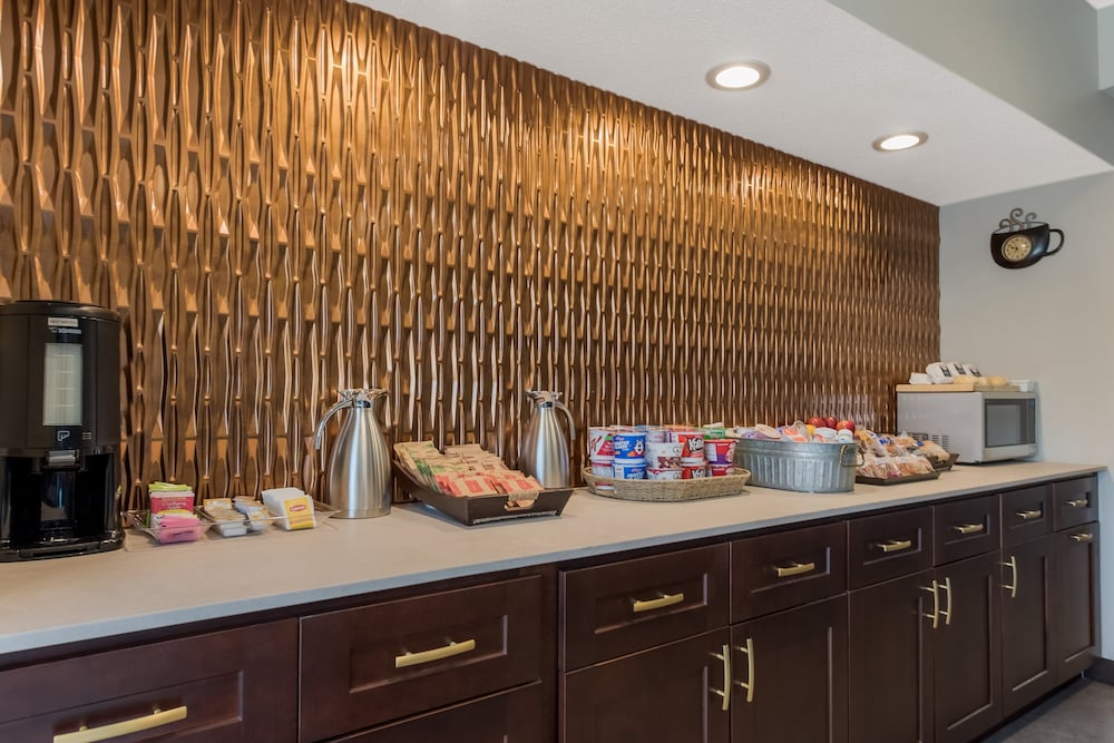 New York City Vacations - SureStay Plus Hotel by Best Western Highland Poughkeepsie - Property Image 9
