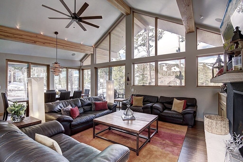 Cloud 4 Bedroom Home by RedAwning