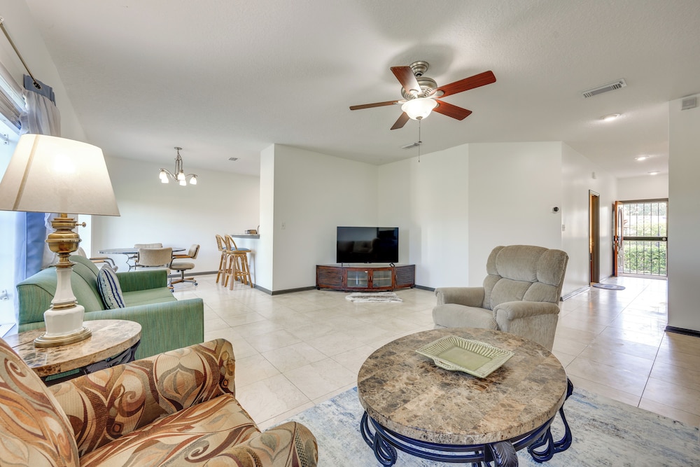 7 Mi to Dtwn Jacksonville: Riverfront Home w/ Deck