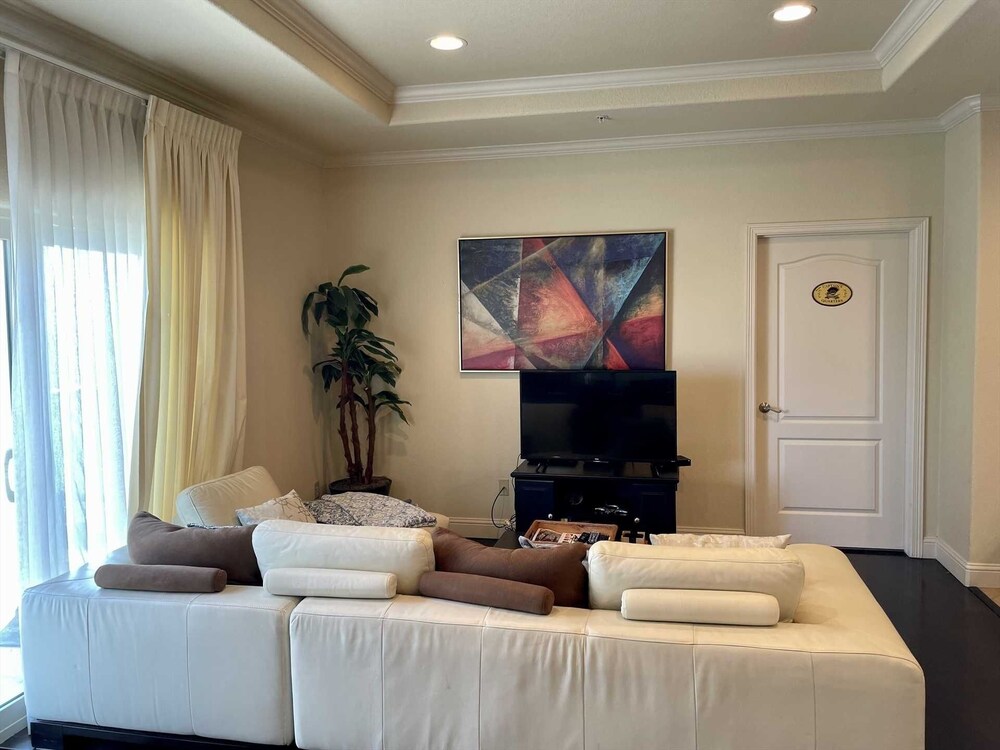 Laguna Bay 302n 3 Bedroom Condo by RedAwning view 3