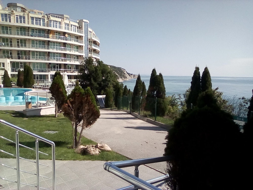 Photo 10