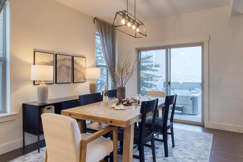 Abigail Drive Year-round Retreat With Hot Tub Near Park City Adventures Skiing