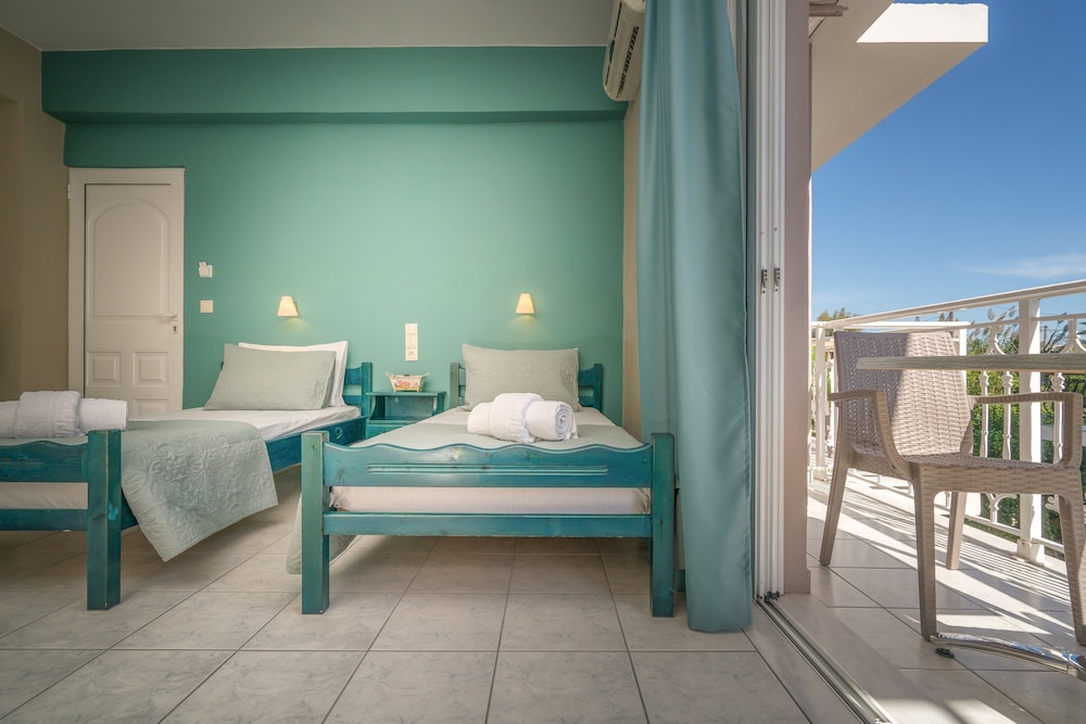Nikos & Maria Studios