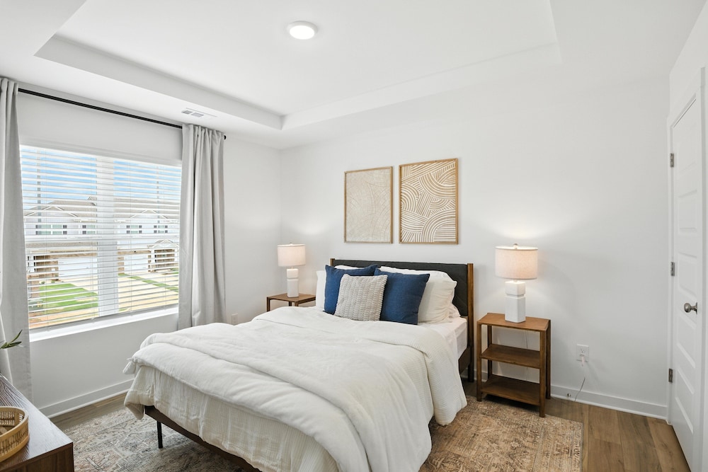 New modern Townhouse, 3BR, 2.5B, near Mid City