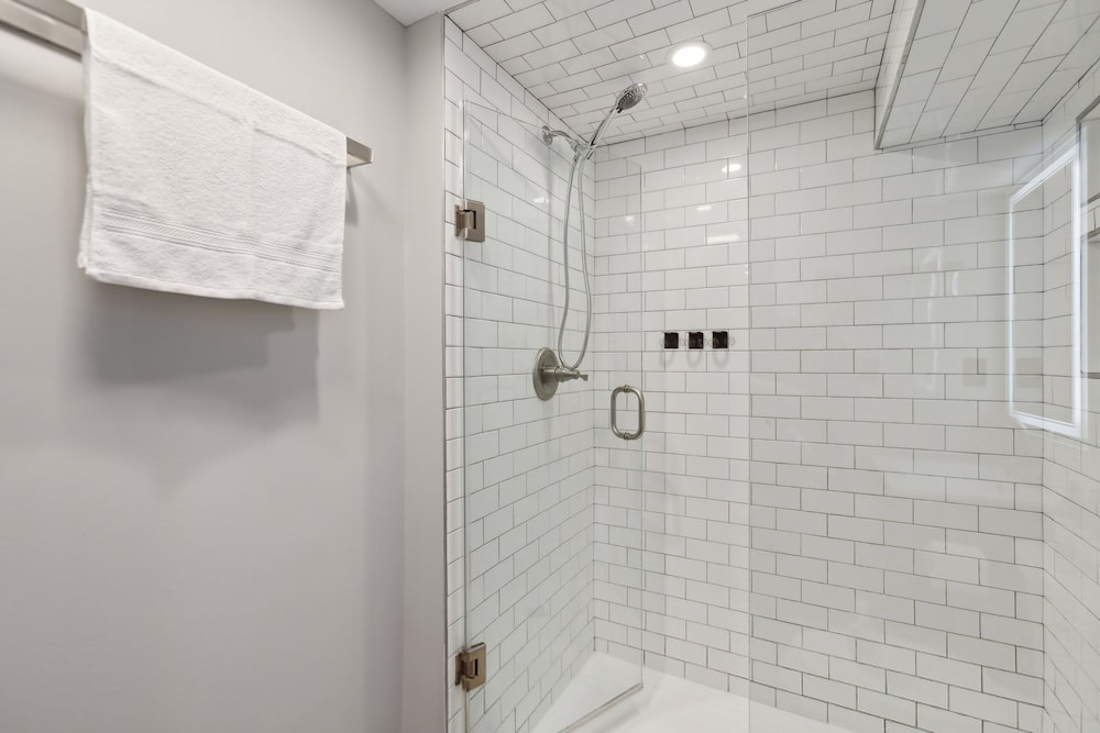 Charming 2BR Townhouse Condo in Heart of DC