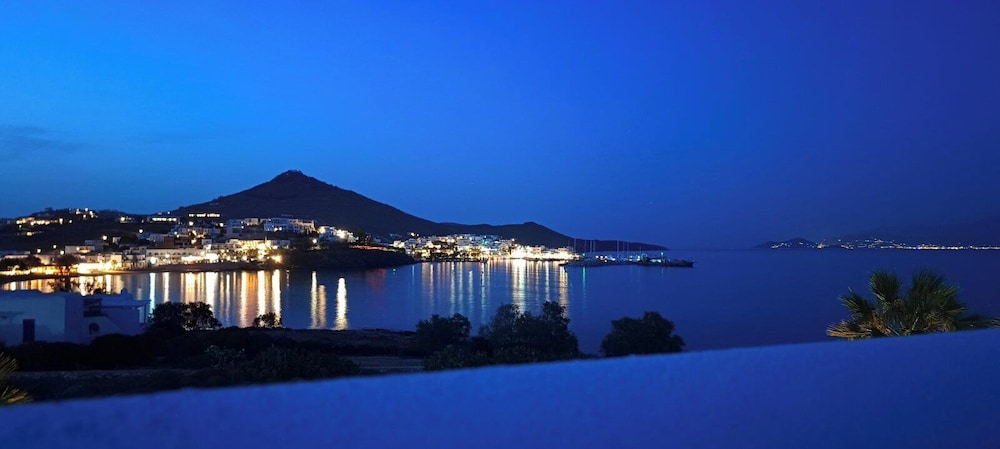 AURA PAROS