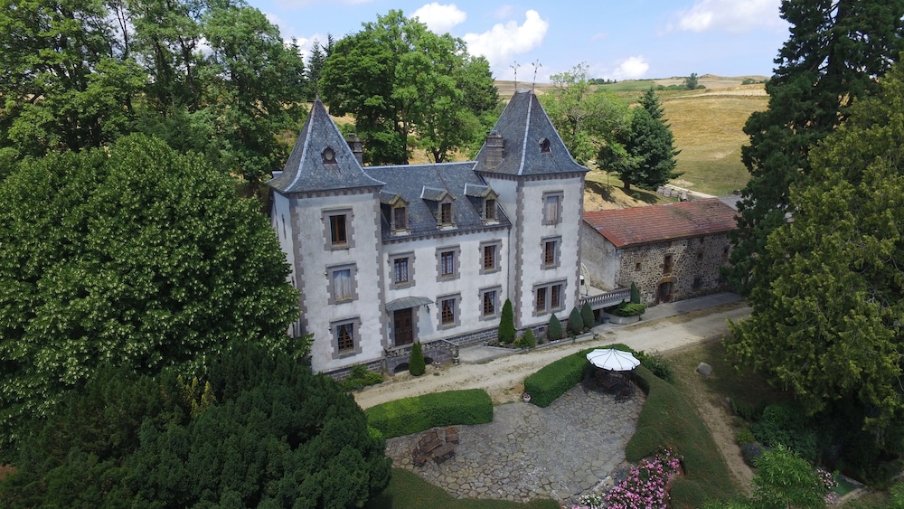 Chambres Dhôtes au Château de Vernières view 4