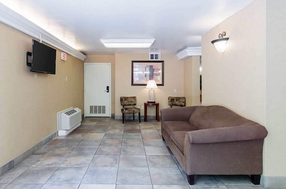 Quality Inn Chicopee - Springfield view 2