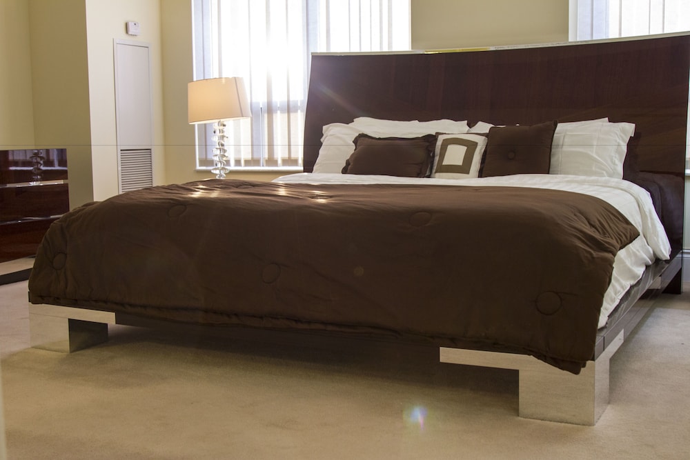 Luxury Penthouse Suite-1