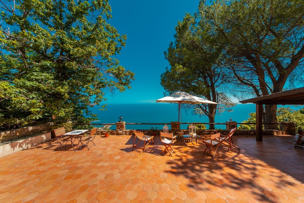 Villa dei Castagni con Vista Mare by Wonderful Italy view 3