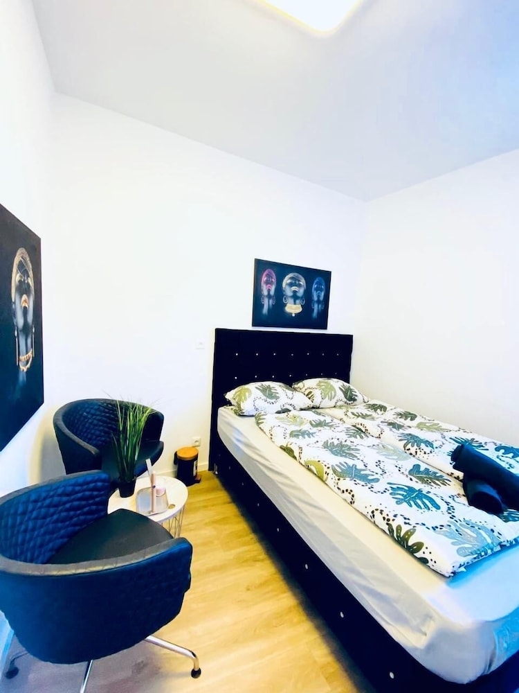 7BR Apt for 15P Near Schönbrunn