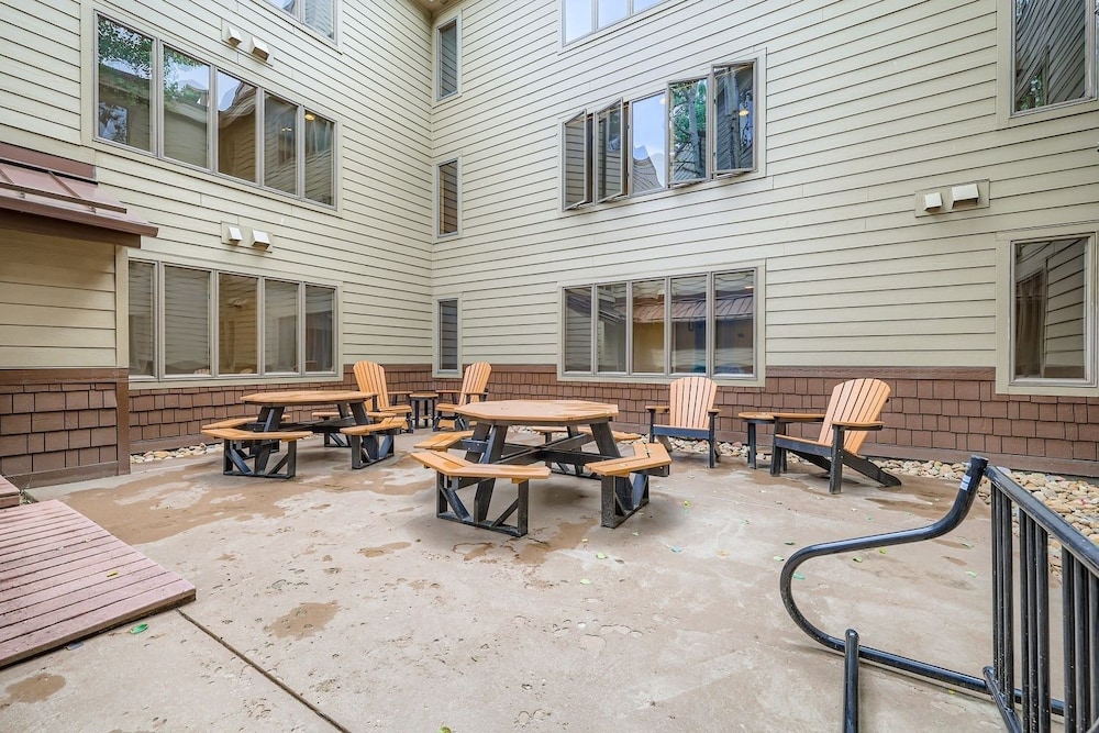 1702 The Willows 1 Bedroom Condo