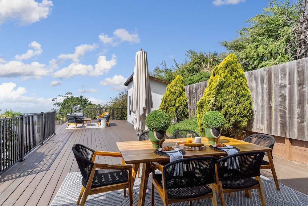 Serene Oceanview Escape With Expansive Deck 3 Bedroom Home