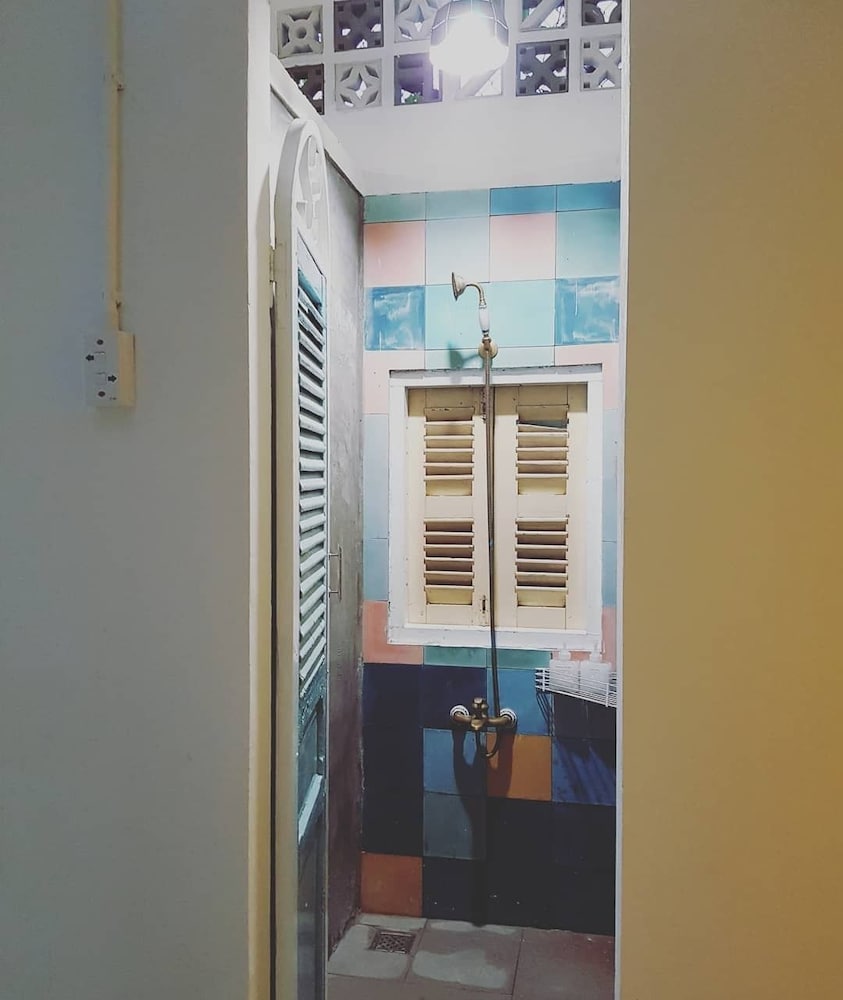 KHA Hostel & Cafe