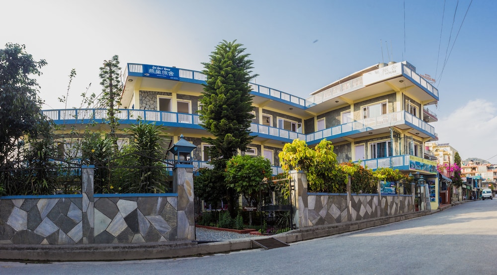 Giri Guest House