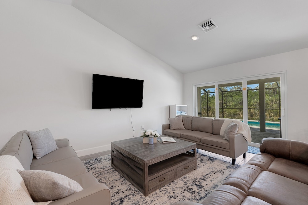 New Poolside Home in South Gulf Cove! Beaches Boca Grande, Manasota, Siesta Key & Venice