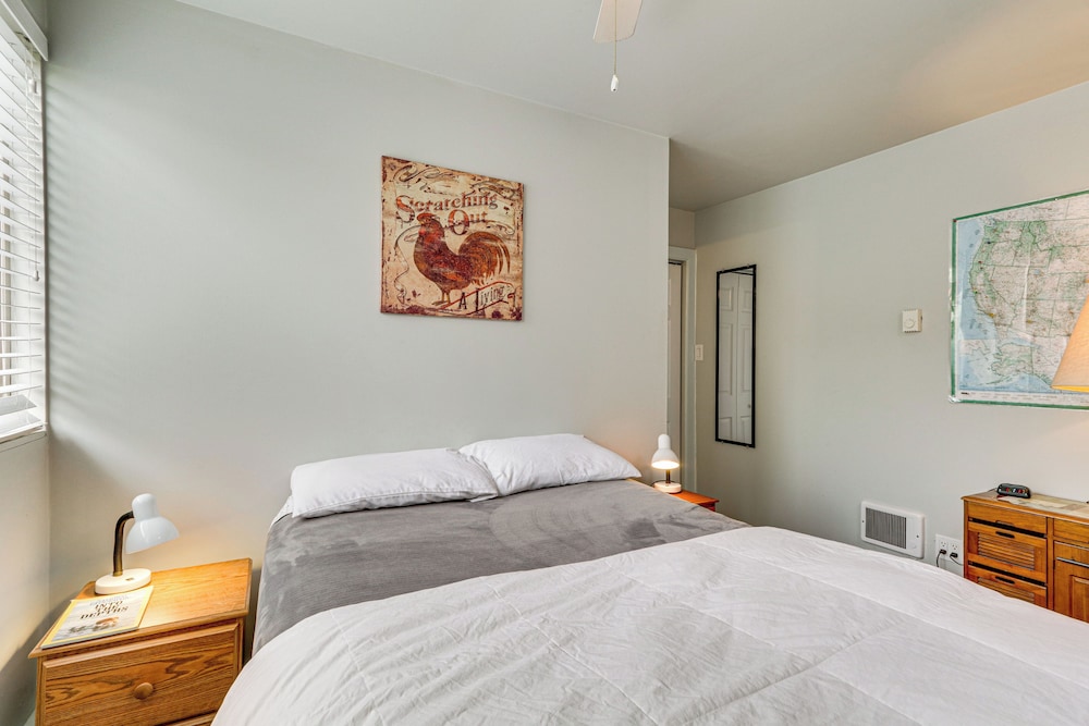 7 Mi to Dtwn Portland: Quiet Yet Central Home