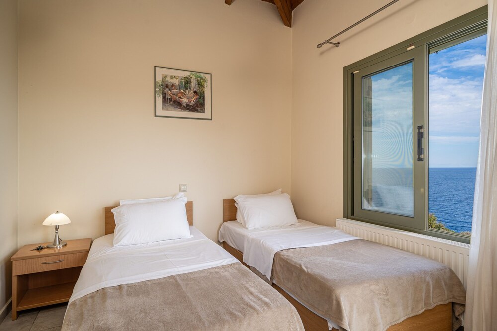 Villa Dinos With Swimming Pool