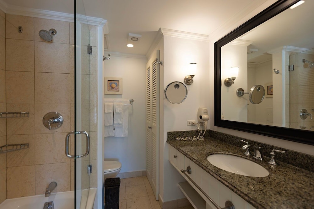 Glitter Bay Estate 112 2 Bedroom Apts