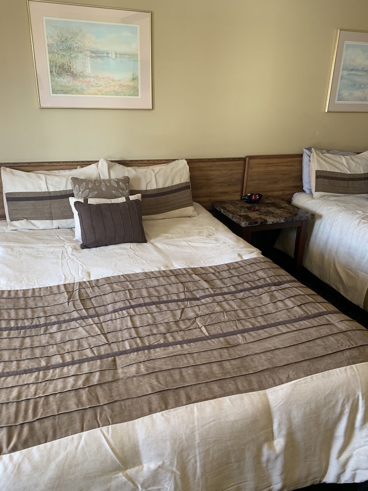 North Platte Vacations - Blue Spruce Motel - Property Image 8
