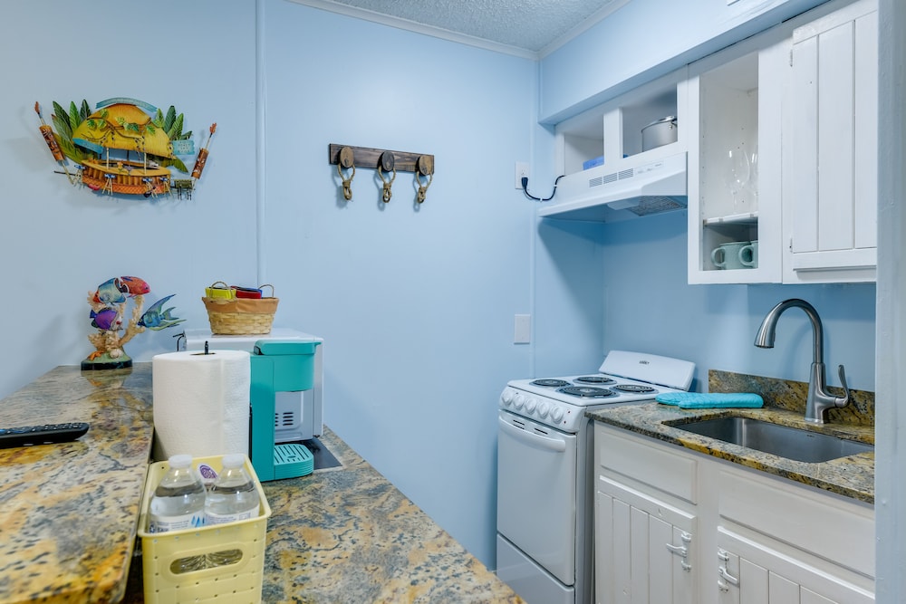 Corpus Christi Condo w/ Balcony & Beach Views! view 5