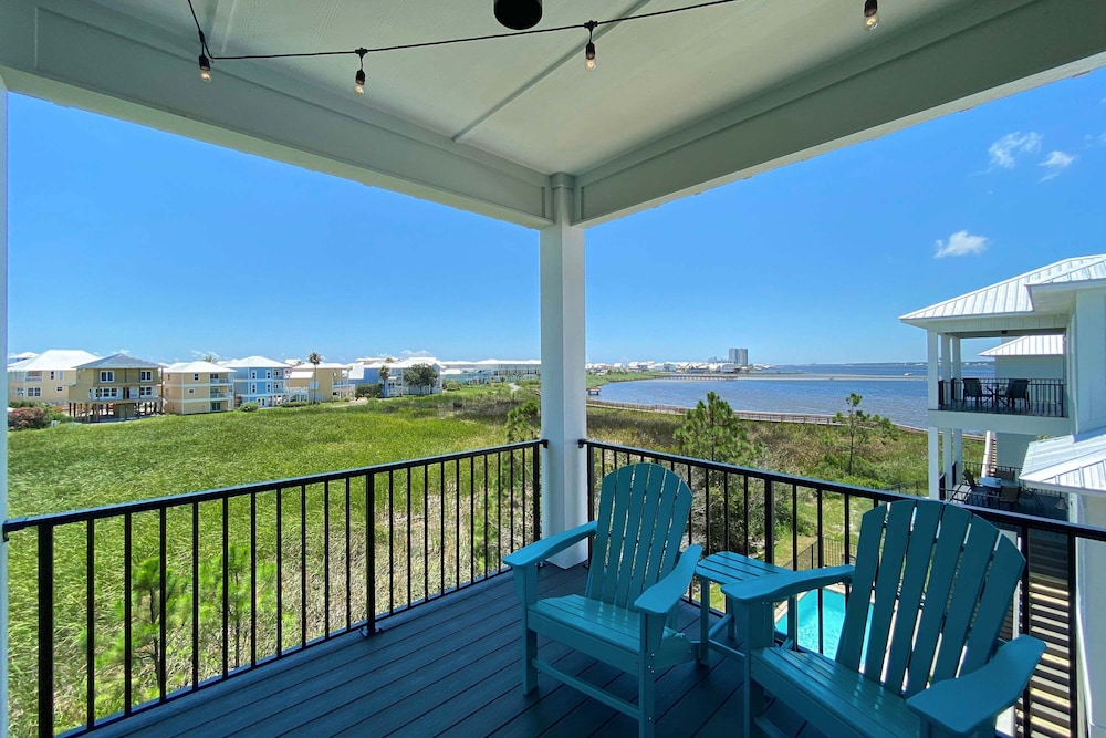 Azure Horizon Beachfront Charm in Gulf Shores