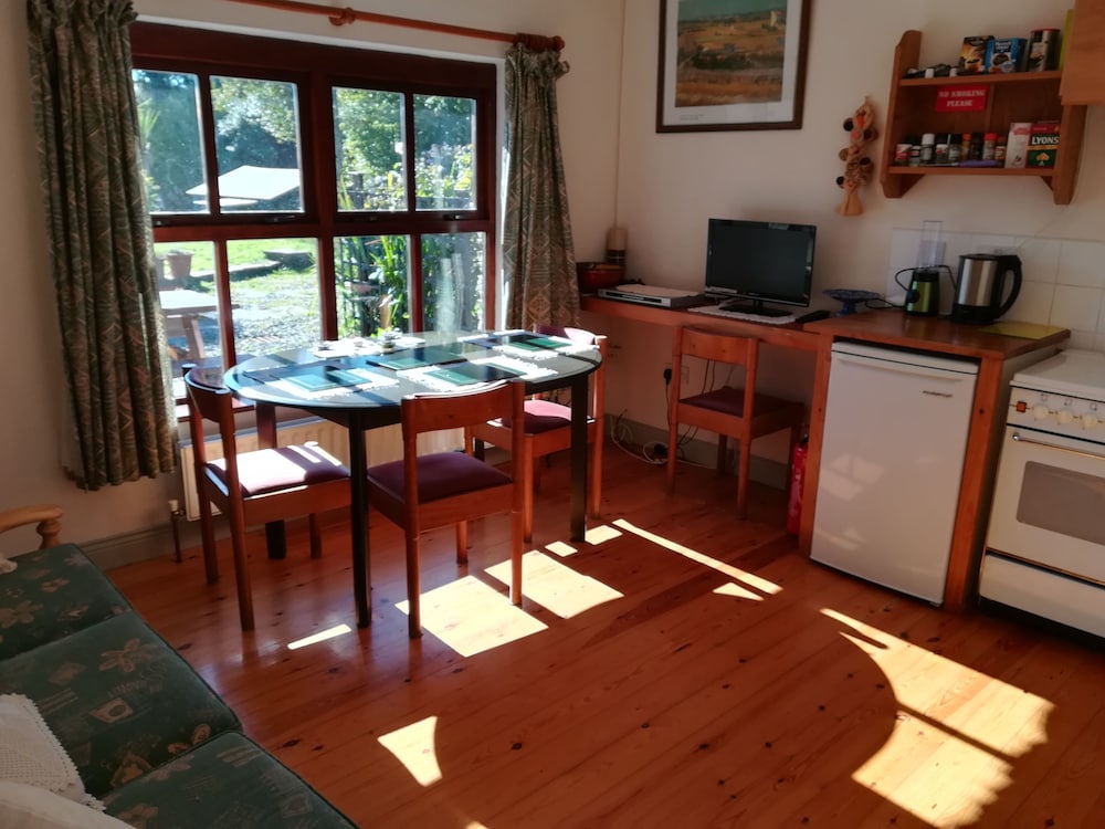 Lovely Sea View Apartment in Rineen - 4 Guests view 3