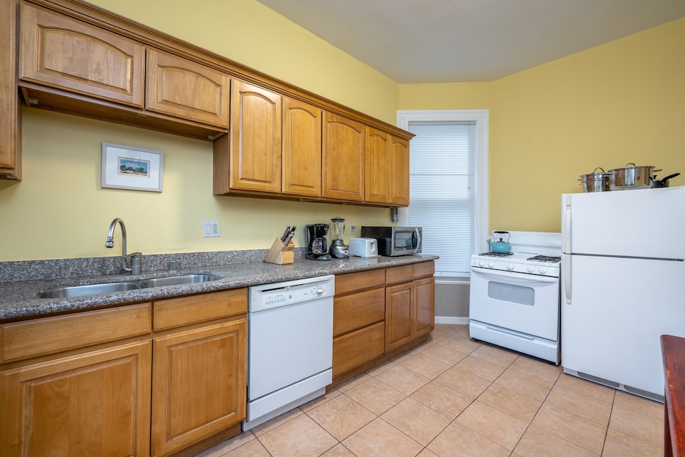 Central And Quiet Victorian Apt In Haight-ashbury 1 Bedroom Condo by RedAwning view 2