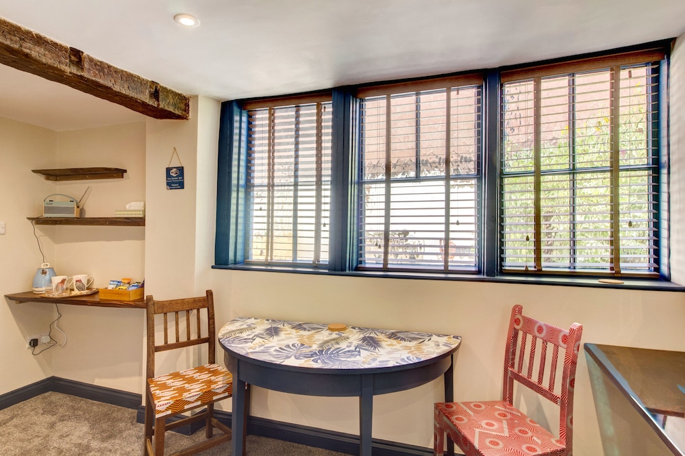 Devizes Vacations - The Green Parrot - Property Image 21